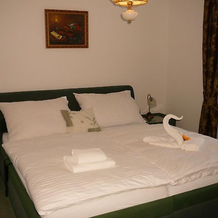 Hotel Zámeček Pod Hradem Starý Jičín Esterno foto