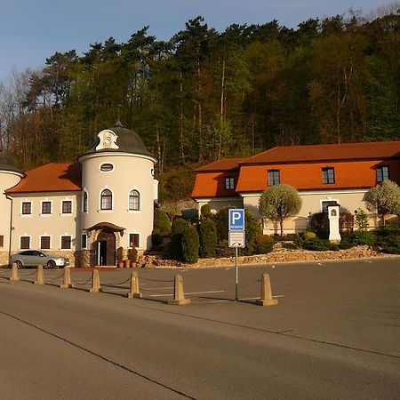 Hotel Zámeček Pod Hradem Starý Jičín Esterno foto