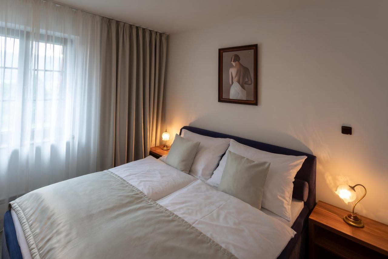 Hotel Zámeček Pod Hradem Starý Jičín Esterno foto