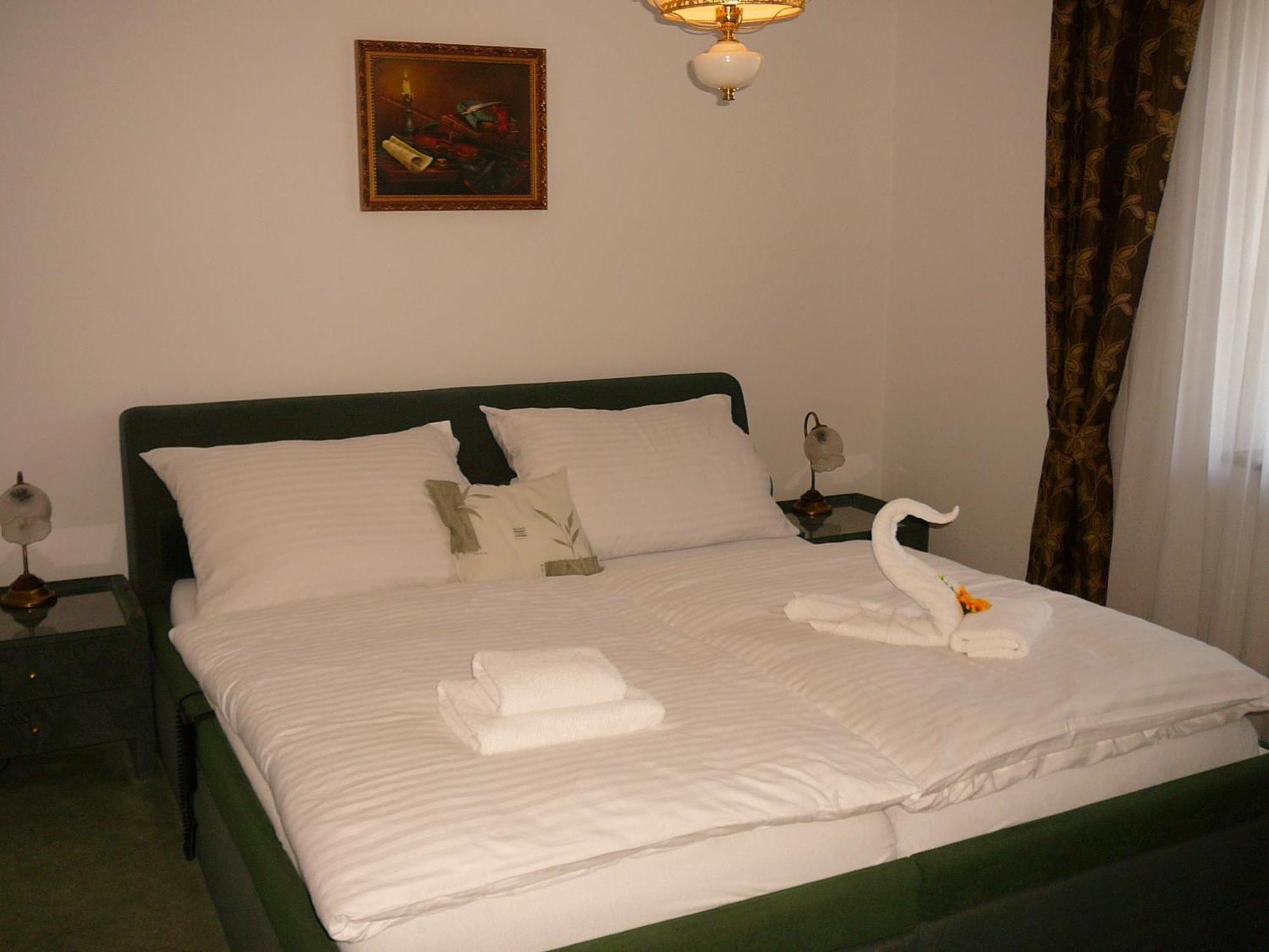 Hotel Zámeček Pod Hradem Starý Jičín Esterno foto