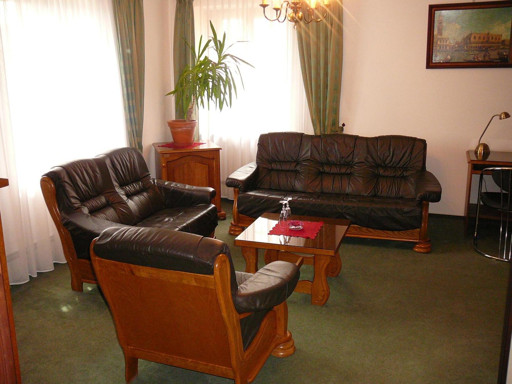 Hotel Zámeček Pod Hradem Starý Jičín Esterno foto
