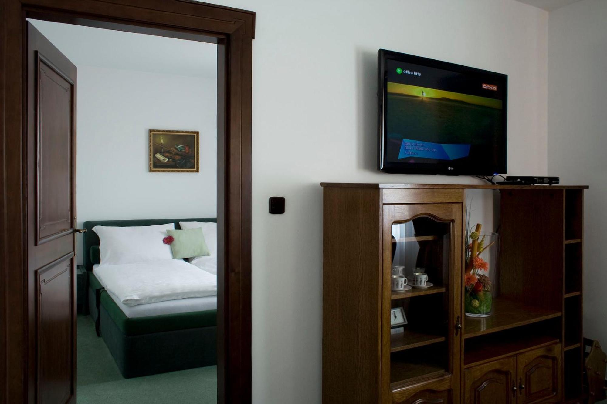 Hotel Zámeček Pod Hradem Starý Jičín Esterno foto