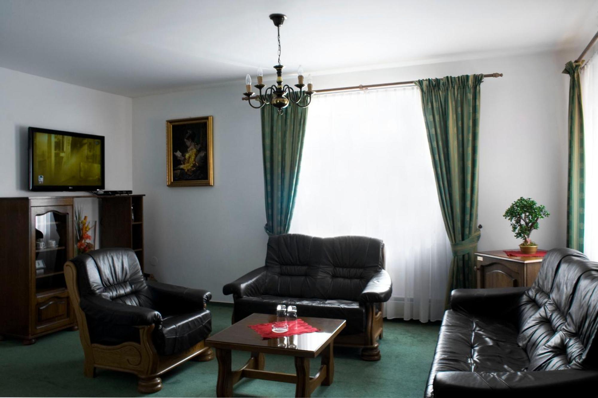 Hotel Zámeček Pod Hradem Starý Jičín Esterno foto