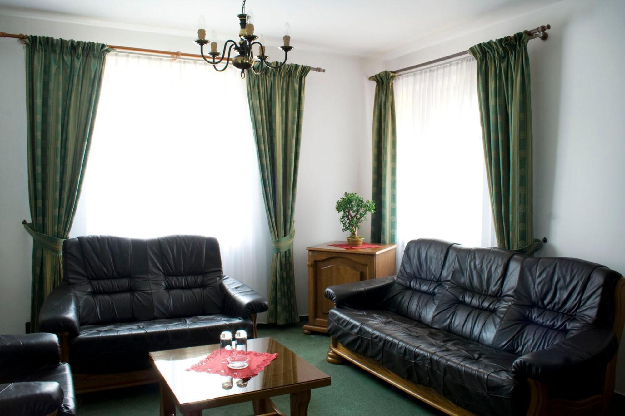 Hotel Zámeček Pod Hradem Starý Jičín Esterno foto