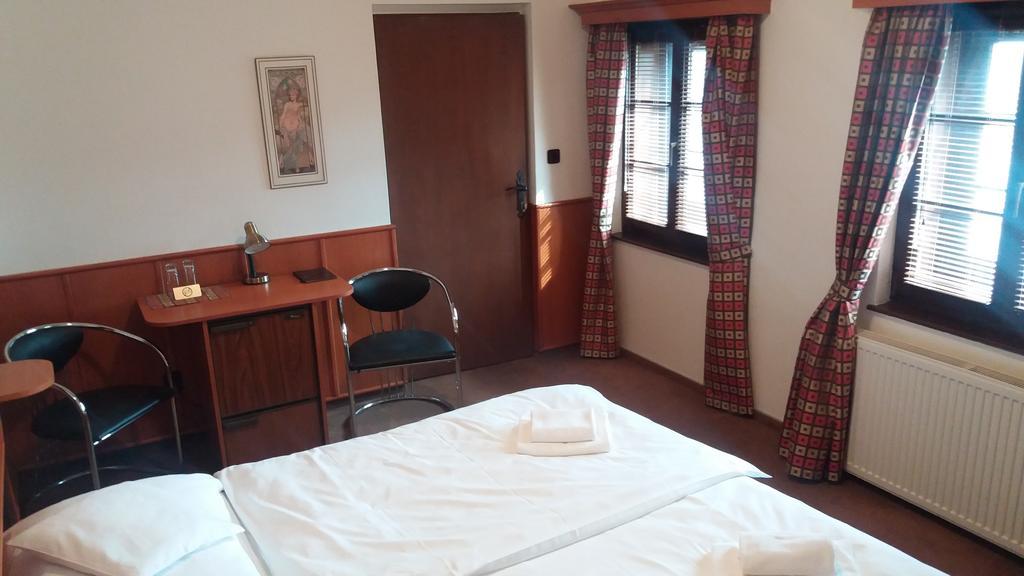 Hotel Zámeček Pod Hradem Starý Jičín Esterno foto
