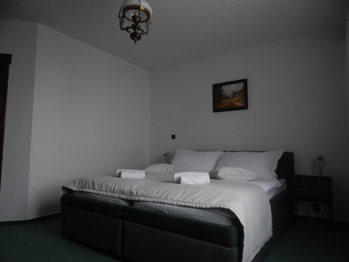 Hotel Zámeček Pod Hradem Starý Jičín Esterno foto